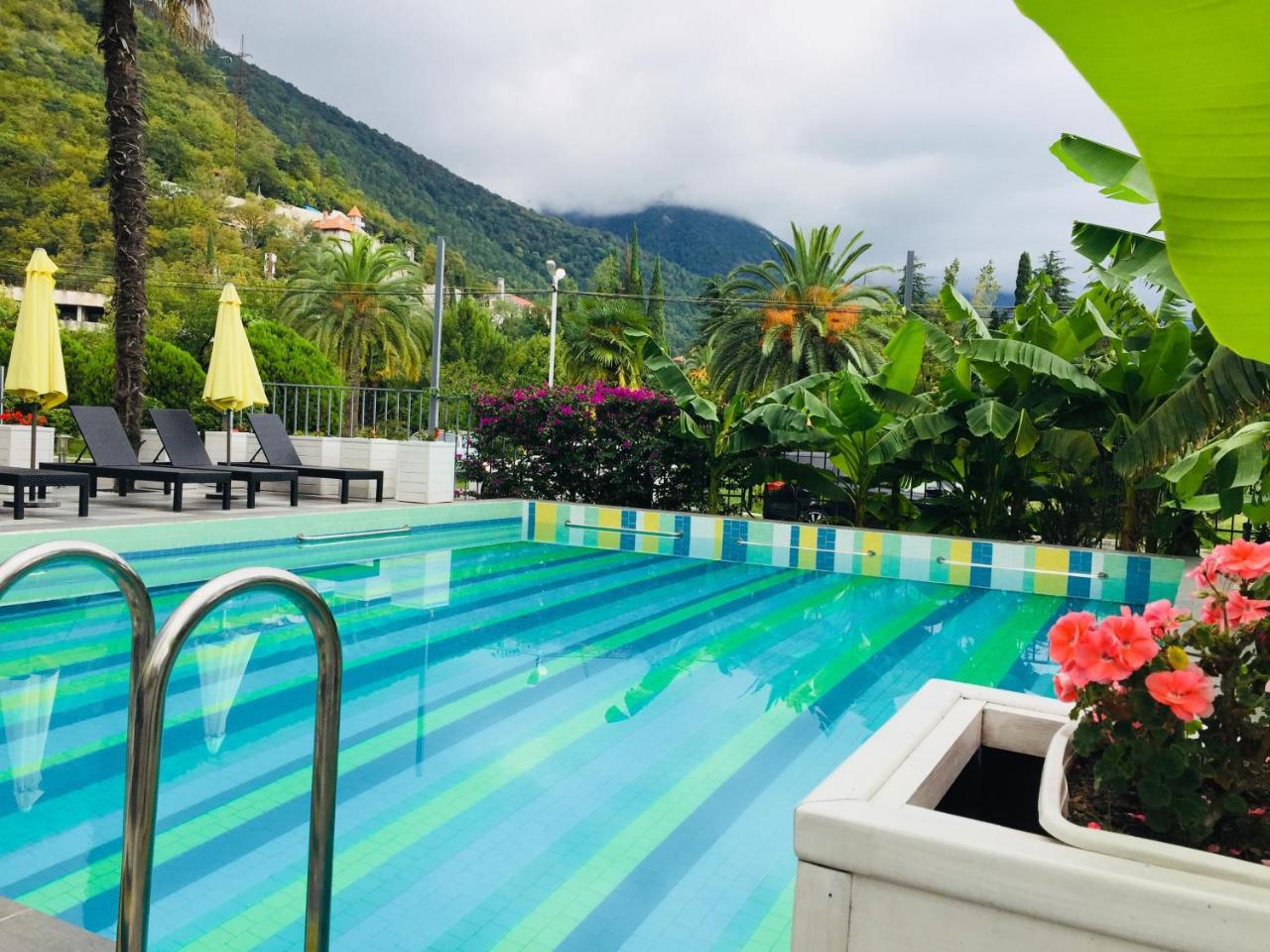Sunrise Garden Hotel 3* Gagra Exterior foto