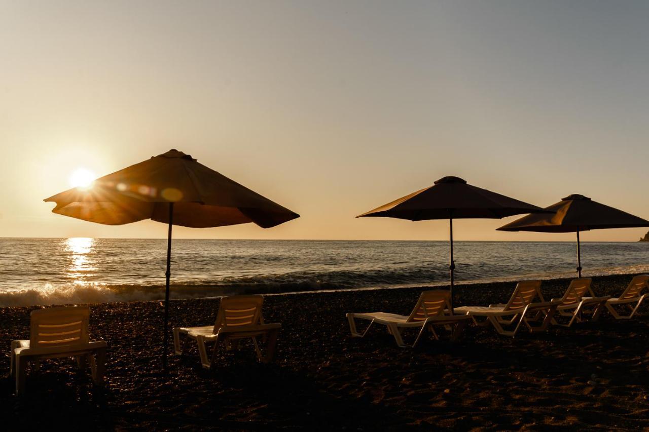 Sunrise Garden Hotel 3* Gagra Exterior foto
